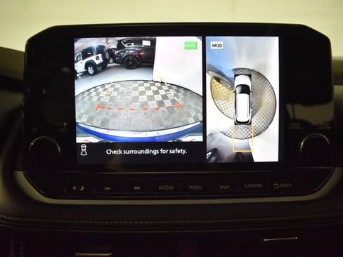 Used 2023 Nissan Rogue Platinum AWD/4WD image 25
