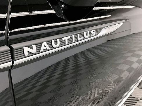 Used 2022 Lincoln Nautilus Reserve AWD/4WD image 36