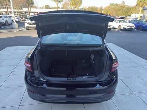 Used 2023 Volkswagen Jetta SE w/ Panoramic Sunroof Package image 9