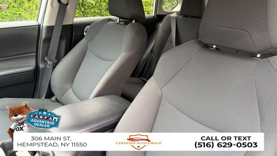 Used 2020 Toyota RAV4 LE AWD/4WD image 9