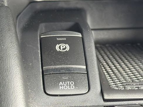 Certified 2024 Nissan Kicks SR image 9