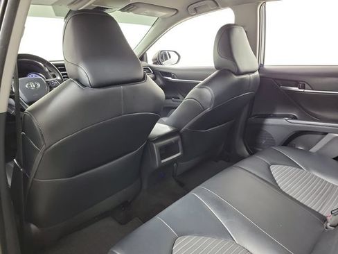 Used 2020 Toyota Camry SE w/ Convenience Package FWD image 11