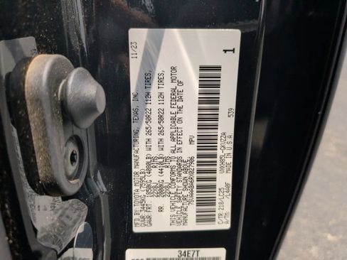 Used 2024 Toyota Sequoia Capstone AWD/4WD image 37