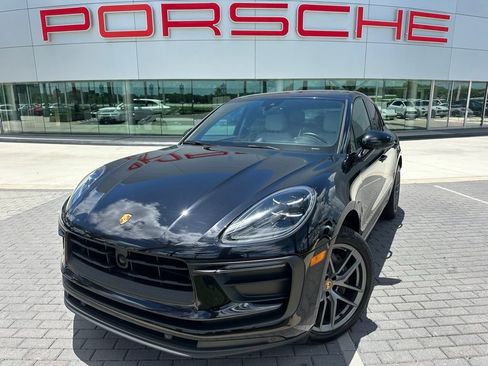 Certified 2023 Porsche Macan AWD/4WD image 1