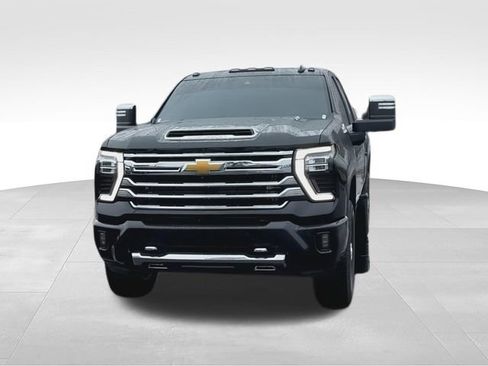 Used 2024 Chevrolet Silverado 2500 High Country AWD/4WD image 3