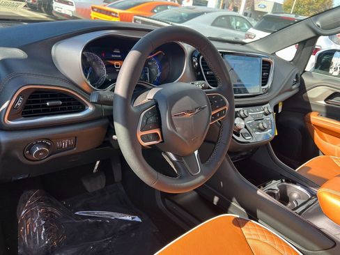 New 2026 Chrysler Pacifica Pinnacle FWD image 19