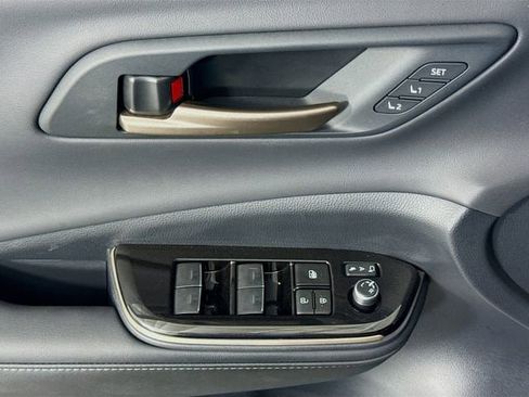 Certified 2025 Toyota Crown Signia AWD/4WD image 17