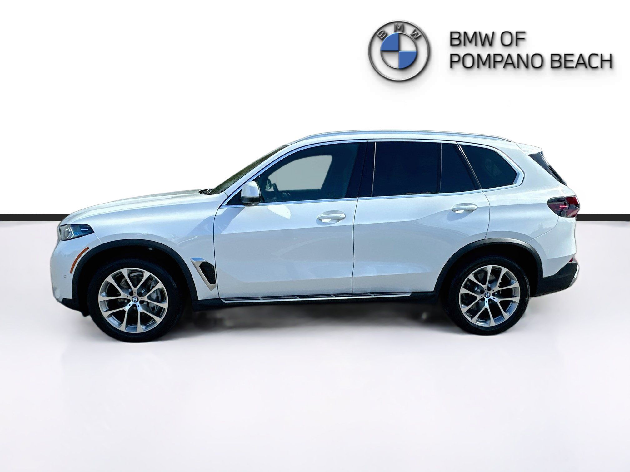 Used 2025 BMW X5 sDrive40i w/ Executive Package RWD image 4