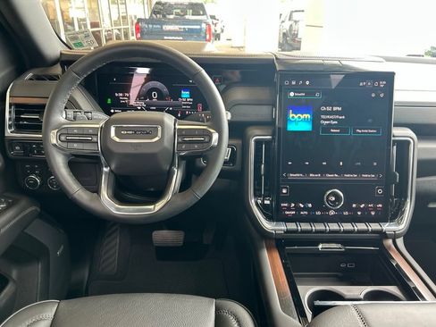 Used 2026 GMC Yukon Denali w/ Sun & Power Step Package AWD/4WD image 17