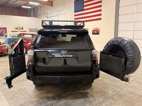 Used 2019 Toyota 4Runner TRD Off-Road AWD/4WD image 10