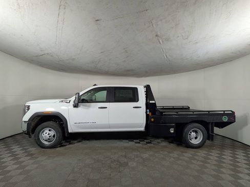 New 2025 GMC Sierra 3500 Pro w/ Convenience Package AWD/4WD image 3