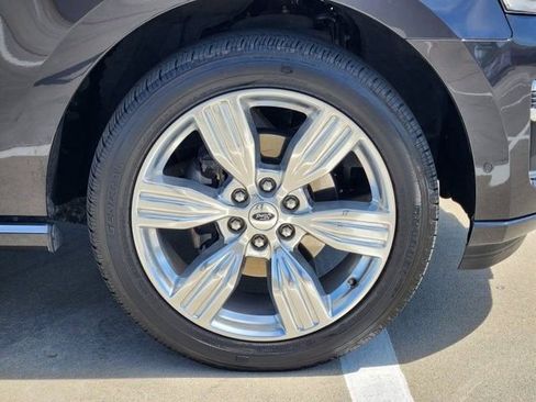 Used 2024 Ford Expedition Platinum image 10
