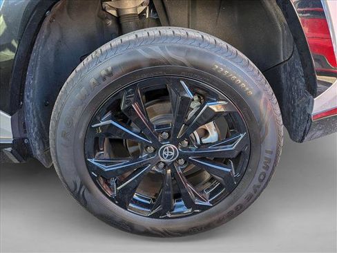 Used 2022 Toyota RAV4 SE image 23