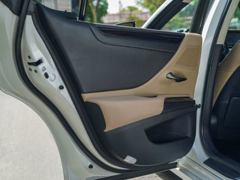 Used 2020 Lexus ES 350 w/ Premium Package FWD image 27