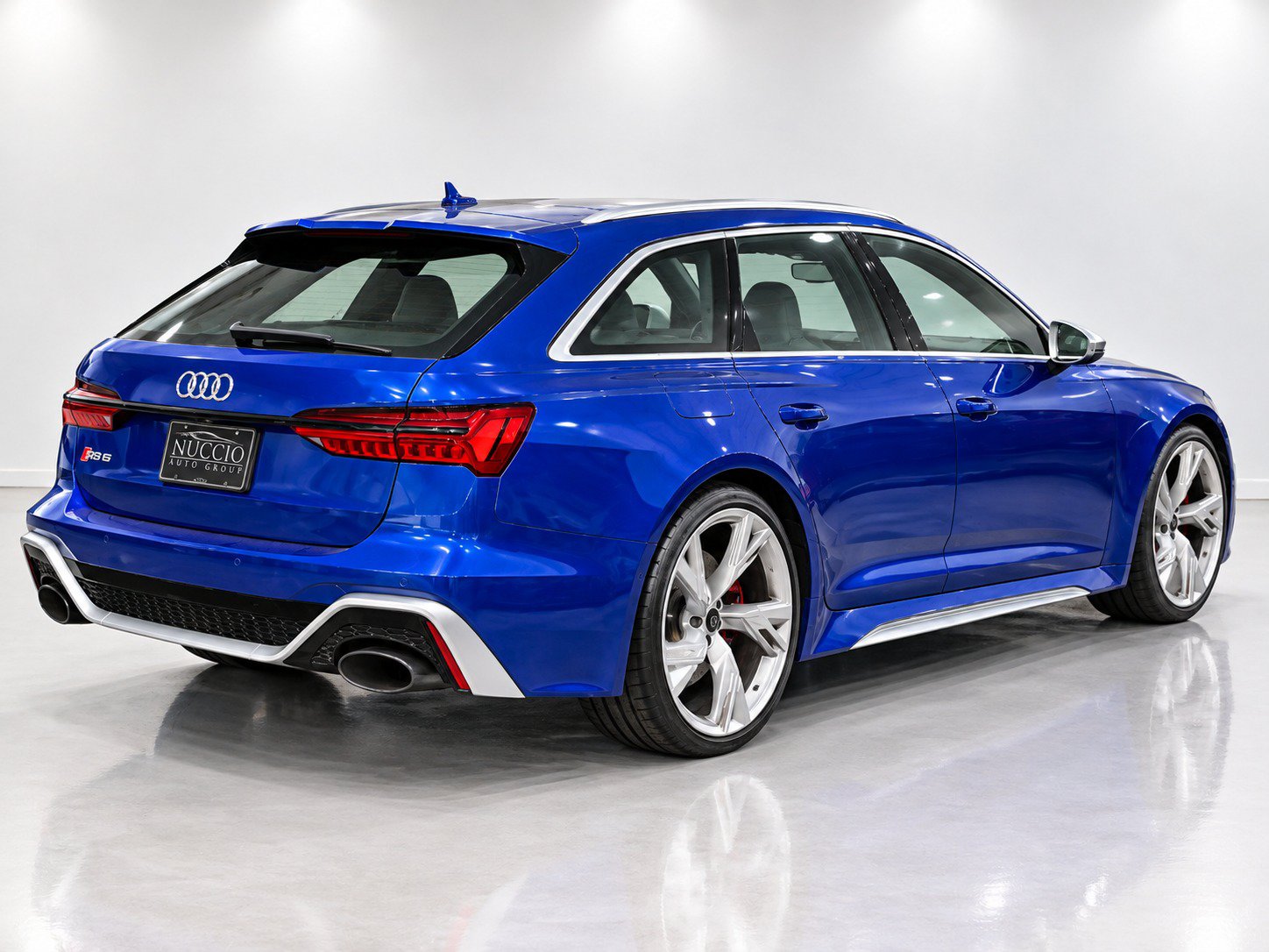 Used 2023 Audi RS 6 AWD/4WD image 6