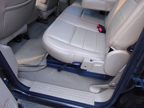 Used 2005 Ford F350 Lariat AWD/4WD image 8