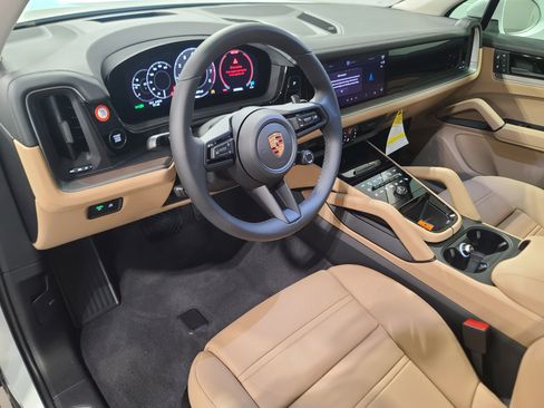 New 2026 Porsche Cayenne image 4