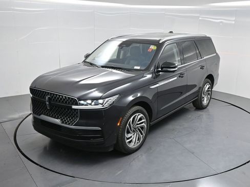 Used 2025 Lincoln Navigator Reserve image 44