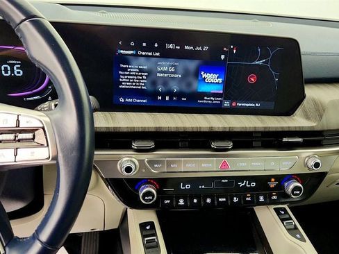 Used 2024 Kia Telluride EX w/ EX Captain's Chair Package FWD image 19