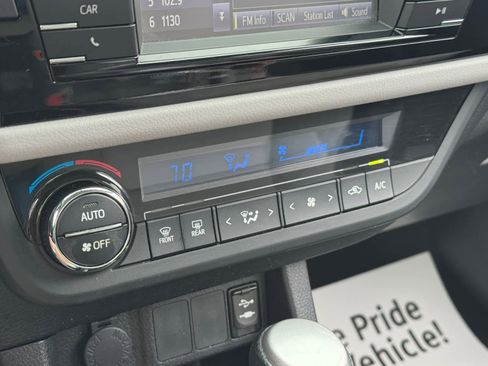 Used 2015 Toyota Corolla LE FWD image 19