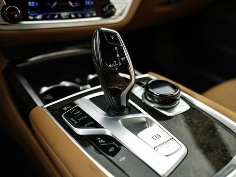 Used 2022 BMW 740i w/ M Sport Package image 39