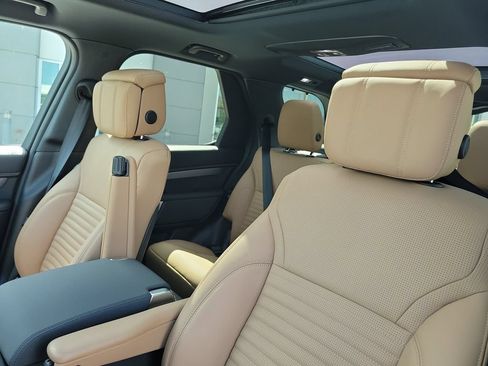 New 2025 Land Rover Discovery Dynamic SE AWD/4WD image 26