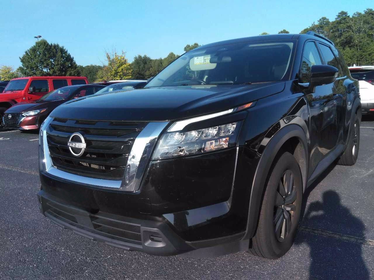 Used 2024 Nissan Pathfinder SV FWD image 1
