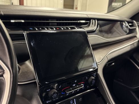 Used 2022 Jeep Grand Cherokee Limited 4xe image 14