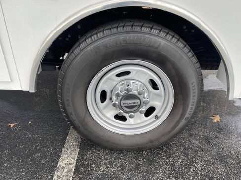 Used 2024 Ford F250 XL w/ XL Chrome Package image 9