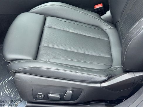 Used 2025 BMW 330i Sedan image 41