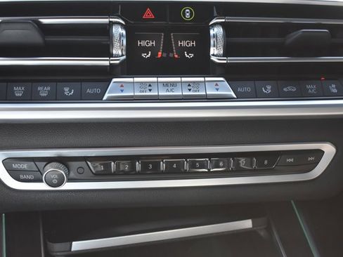 Used 2022 BMW X7 xDrive40i w/ Executive Package image 30