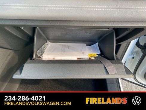 New 2025 Volkswagen Tiguan SE image 49