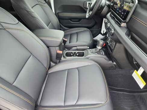 New 2026 Jeep Gladiator Sport AWD/4WD image 17