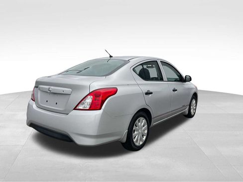 Used 2015 Nissan Versa S FWD image 5