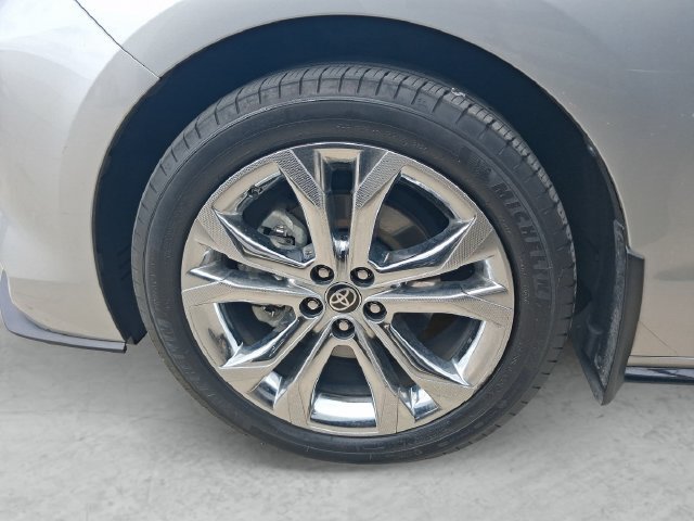 Used 2024 Toyota Sienna Platinum FWD image 29