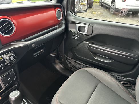Used 2020 Jeep Gladiator Rubicon image 24