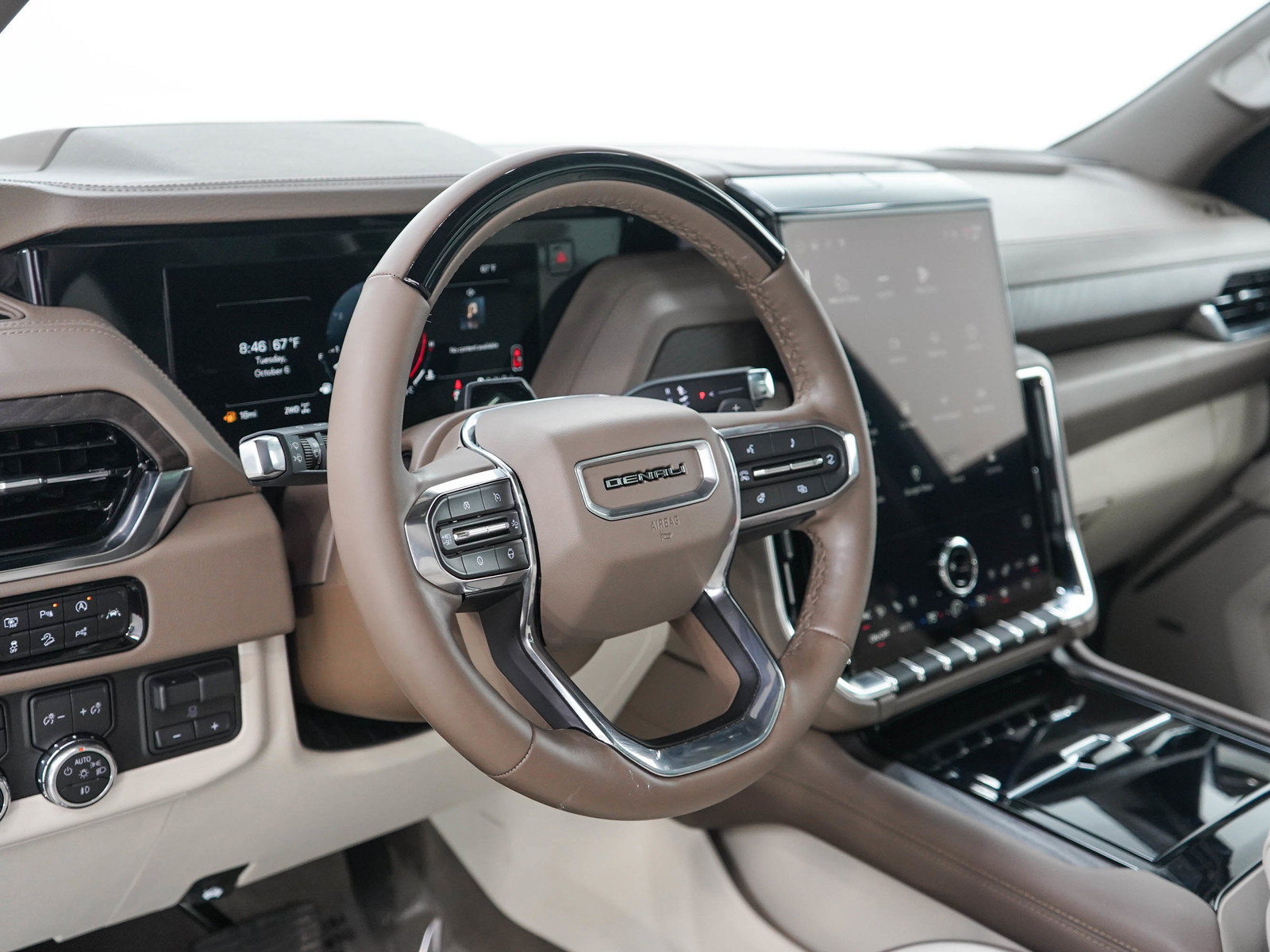 Used 2026 GMC Yukon Denali w/ Denali Reserve Package AWD/4WD image 24