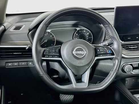 Used 2023 Nissan Altima 2.5 SV w/ SV Premium Package FWD image 18