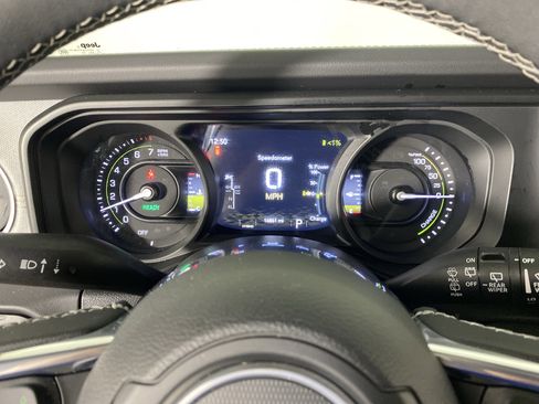 Used 2025 Jeep Wrangler Unlimited Sahara w/ Safety Group AWD/4WD image 22