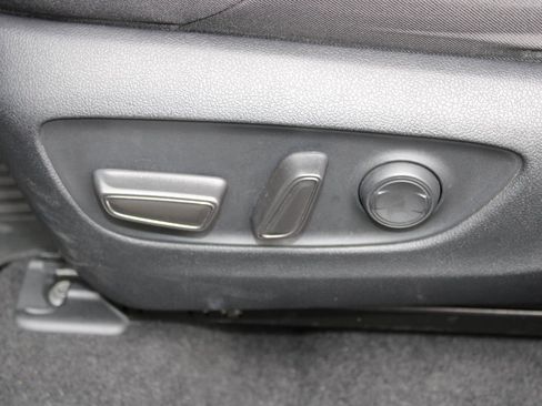 Used 2022 Toyota RAV4 SE image 33