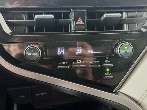 Used 2021 Toyota Camry SE w/ Convenience Package image 23