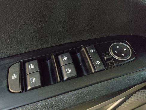 Used 2023 Kia Soul LX FWD image 27