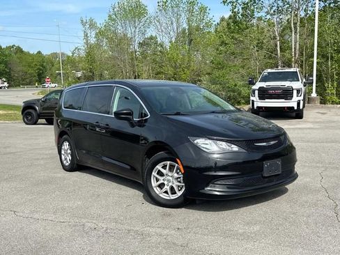Used 2023 Chrysler Voyager LX FWD image 2