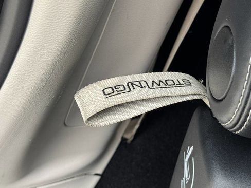 Used 2024 Chrysler Pacifica Touring-L image 14