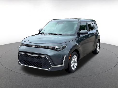 Used 2025 Kia Soul LX w/ LX Technology Package FWD image 5