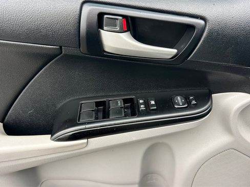 Used 2013 Toyota Camry LE image 13