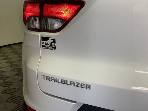 Used 2023 Chevrolet TrailBlazer LT FWD image 36