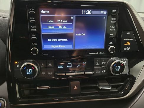 Used 2020 Toyota Highlander XLE FWD image 21