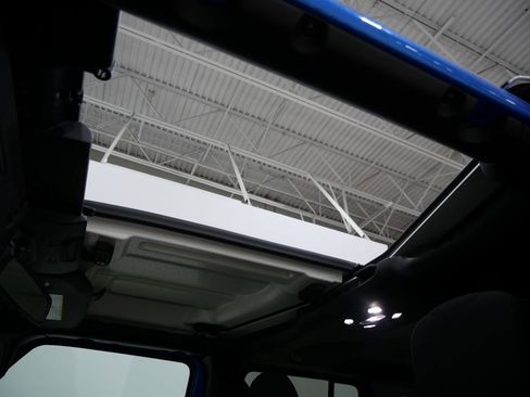 Used 2022 Jeep Wrangler Unlimited Sport AWD/4WD image 4