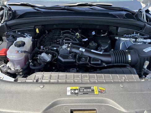 Used 2024 Jeep Grand Cherokee Limited w/ Black Appearance Package image 34